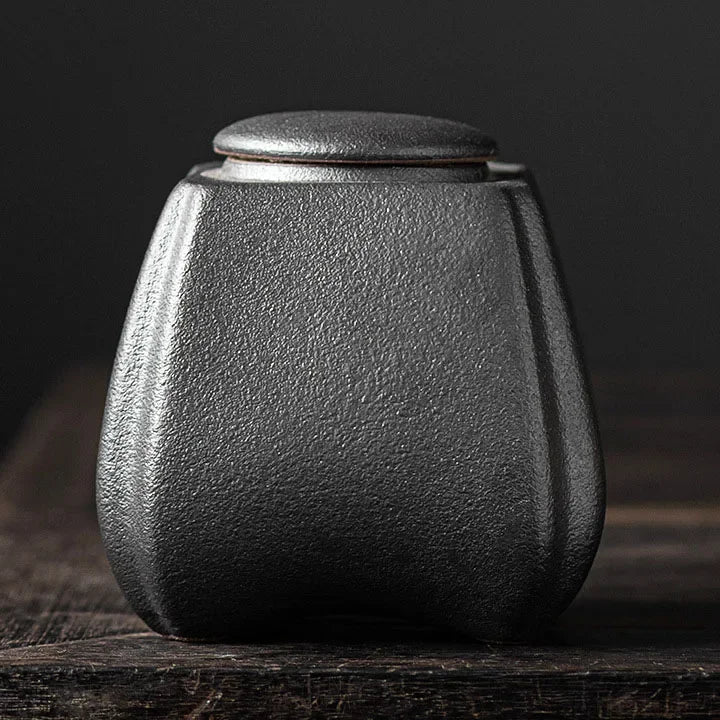 Geometric metalic urn