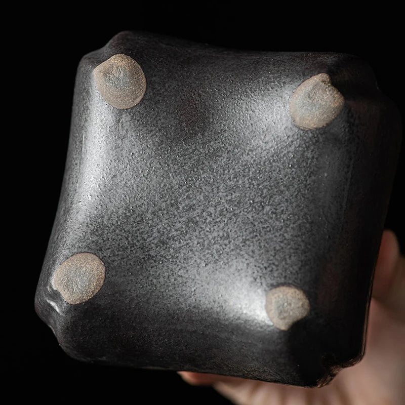 Geometric metalic urn