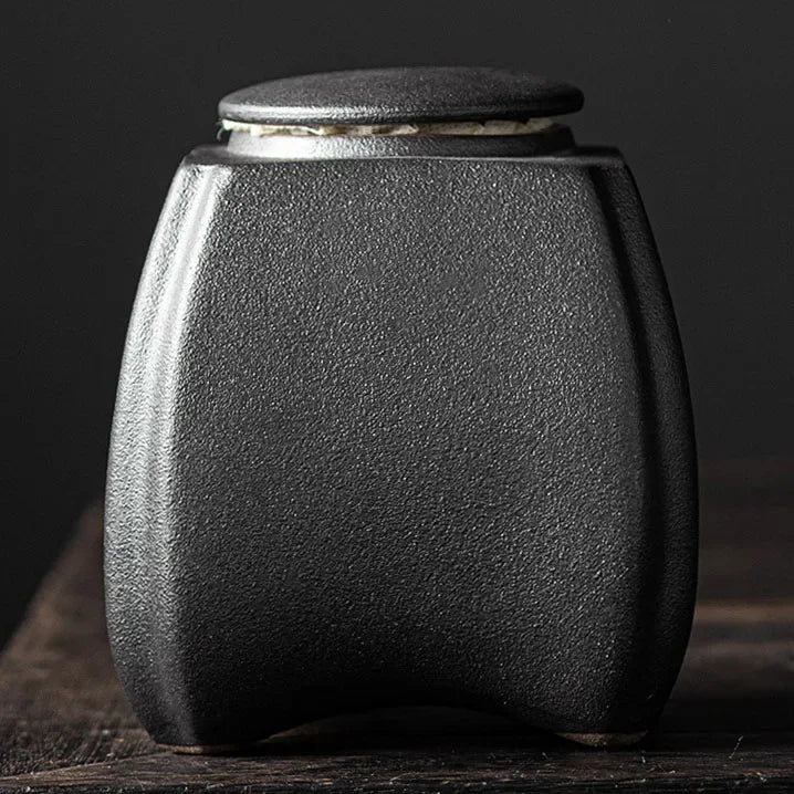 Geometric metalic urn