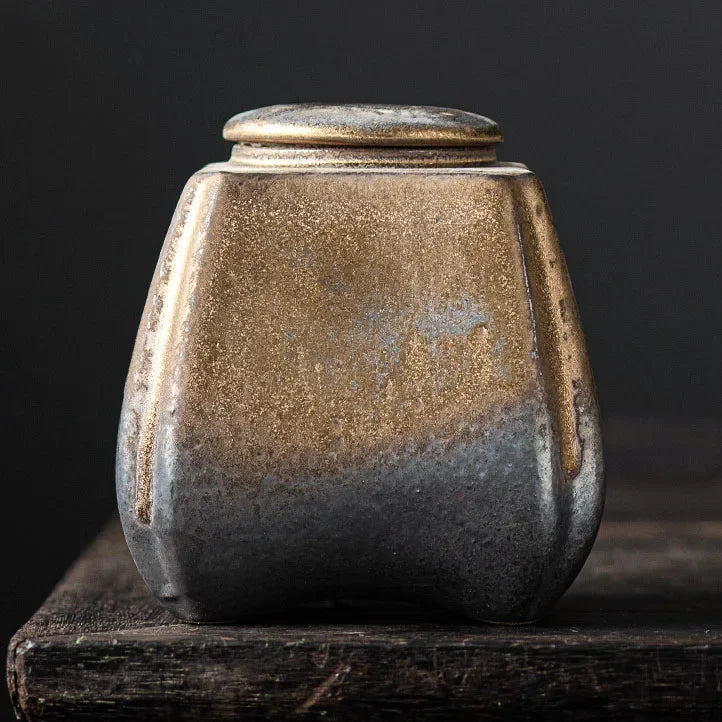 Geometric metalic urn