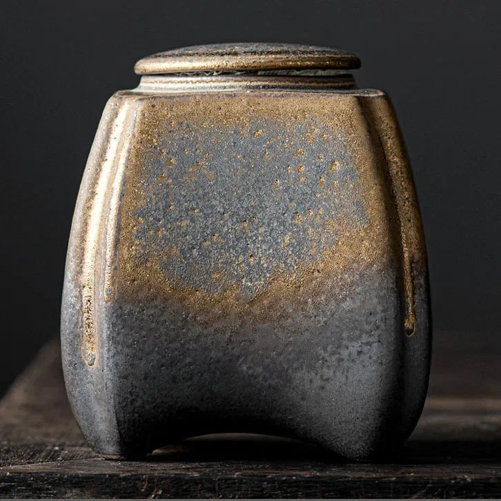 Geometric metalic urn